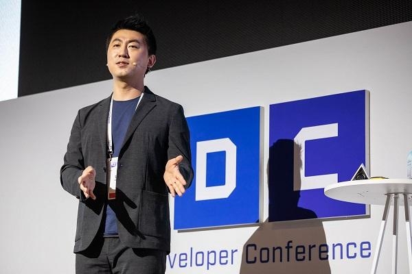 김종윤 야놀자 대표가 ‘업비트 개발자 컨퍼런스 2019 (UDC 2019)’에서 기조 연설을 하고 있다./업비트 제공