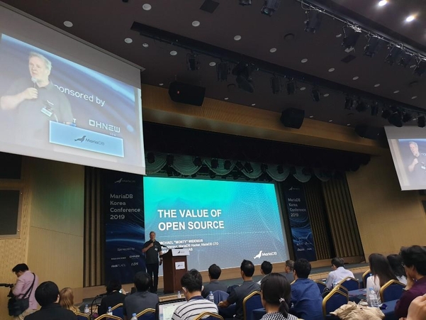 마이클 몬티 와이드니어스 마리아DB 창업자 겸 CTO가 25일 한국과학기술회관에서 열린 ‘마리아DB코리아 컨퍼런스 2019’에서 오픈소스의 가치와 비전에 대해 설명했다. / 이윤정 기자