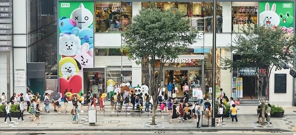 8월 8일 서울 강남대로에 오픈한 ‘라인프렌즈 플래그십 스토어 강남점’. / 라인프렌즈 제공
