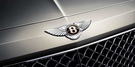  벤틀리 벤테이가 V8에 적용한 브랜드 100주년 기념 로고. / 벤틀리코리아 제공