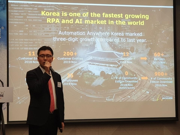 이영수 오토메이션애니웨어 코리아 지사장이 RPA 확산 단계에 들어선 한국 시장의 중요성을 설명하고 있다. / 이윤정 기자