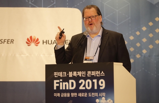 톰 메너 R3 아시아총괄이 핀테크·블록체인 컨퍼런스 FinD 2019에서 강연하고 있다. / IT조선