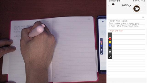네오스마트펜과 앱(네오 스튜디오)을 연동해 전용 노트에 글씨를 쓰면 앱을 통해 디지털로 저장할 수 있다. / 노창호 PD