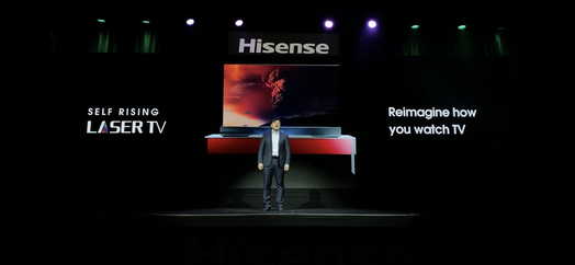 류셴룽 하이센스 수석 과학자가 ‘셀프 라이징 레이저 TV(모델명 L5)’를 소개하고 있다. / 하이센스 유튜브 갈무리.