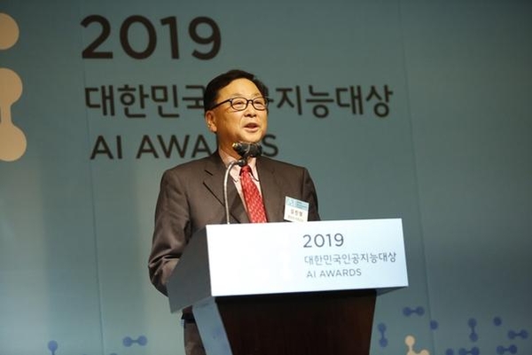 2019년 11월, IT조선이 주최한 대한민국인공지능대상에 참여한 김진형 교수의 모습. / IT조선 DB