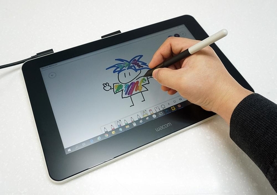 드라이버를 설치하면 ‘윈도 잉크’ 기반 각종 펜 지원 앱과 편집 툴에서 펜을 이용한 드로잉과 편집 등의 펜 태블릿 작업이 가능하다. / 최용석 기자