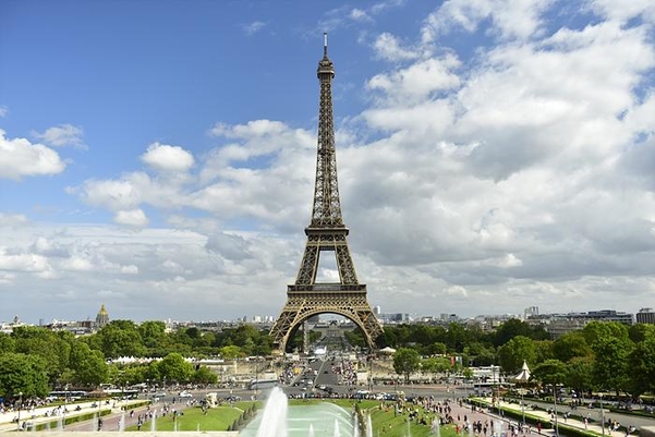 프랑스 파리의 에펠탑(이곳에서 보는 에펠탑이 가장 멋지다고 한다)