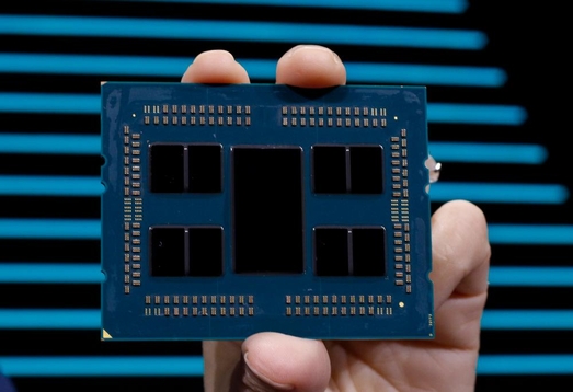 1개의 CPU에 64개의 코어를 탑재한 AMD 3세대 라이젠 스레드리퍼 3990X 프로세서. / AMD 제공