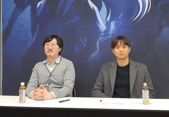 류금태 대표(오른쪽)와 박상연 디렉터 모습. / 오시영 기자