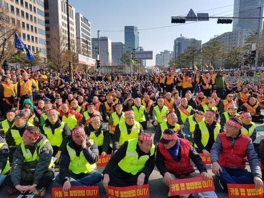 2018년 11월 서울 광화문 앞에서 열린 택시단체 카풀 반대 집회. / 조선DB