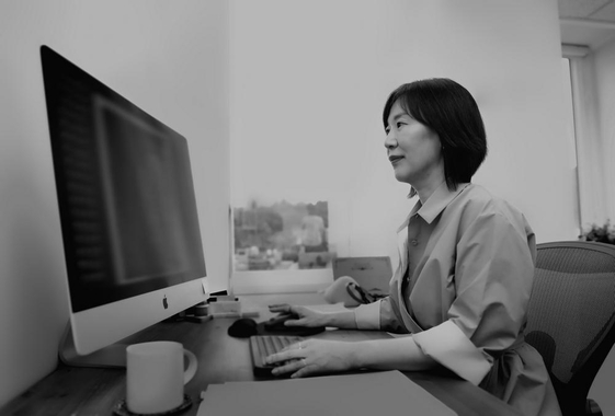 애플 세계 여성의 날 캠페인 영상에 등장하는 곽신애 대표의 모습. / 애플코리아 제공