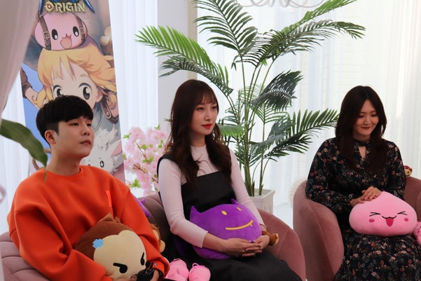 (왼쪽부터) 김진홍, 김보나, 장미 성우의 모습 / 그라비티