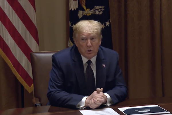 도널드 트럼프 대통령이 백악관에서 진행된 기자회견에서 하이드록시클로로퀸을 복용하고 있다고 답하고 있다./백악관 유튜브