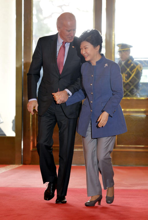 2013년 12월 6일 박근혜 대통령을 예방한 조 바이든 당시 미국 부통령이 ‘한국의 중국 베팅'에 우려를 표시했다. 그는 2020년 민주당의 유력 대선 후보다. / 조선DB