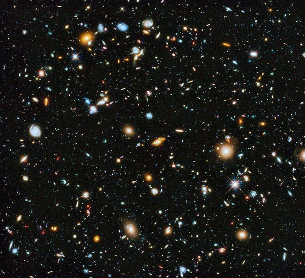 허블 울트라 딥 필드 사진. 사진 속 점은 대부분 별의 모임인 은하다. / NASA