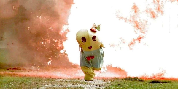 후낫시를 스타 캐릭터 대열에 올린 일본의 한 버라이어티 프로그램의 폭발 장면 / 야후재팬