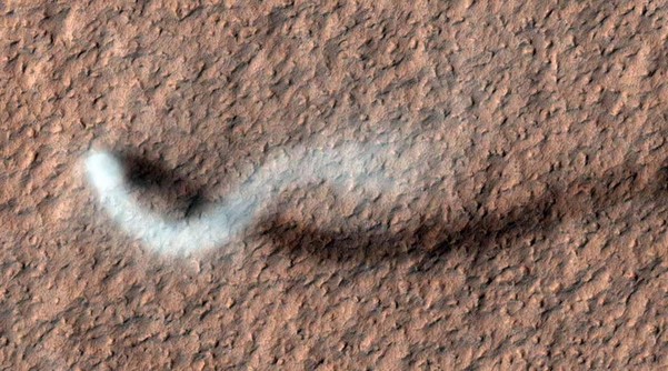 화성의 먼지 악마 현상 / NASA