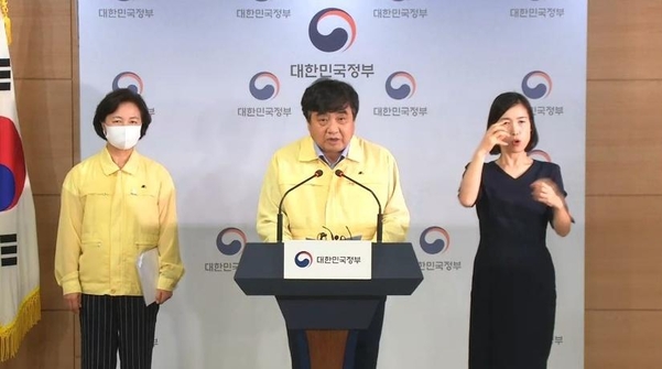 한상혁 방통위원장(가운데)/ e브리핑 갈무리