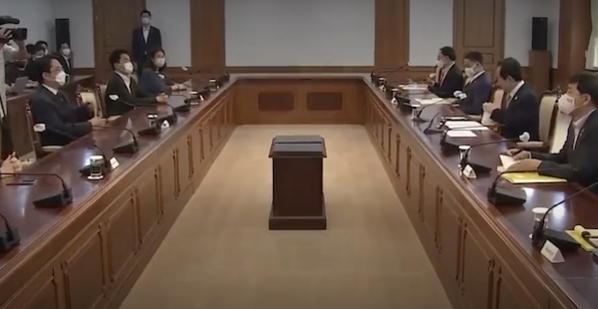 24일 오후 정부서울청사에서 이뤄진 의·정 대화 현장 /유튜브 캡처