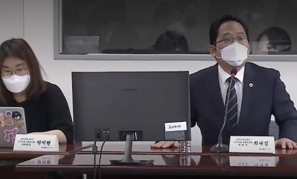 박지현 대전협 비상대책위원장과 최대집 의협 회장이 범투위 회의를 준비하고 있다./ 유튜브 캡처