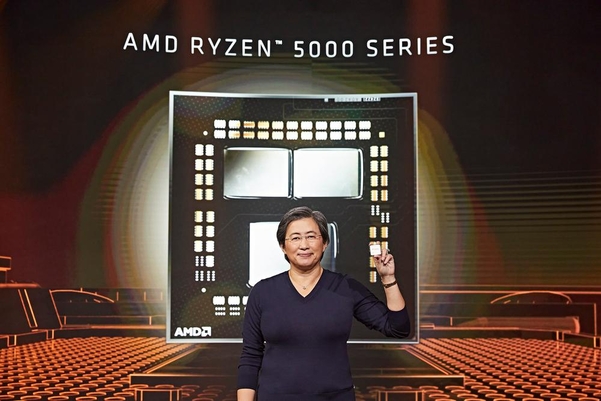 차세대 라이젠 5000시리즈 CPU를 들어보이고 있는 리사 수 AMD CEO / AMD