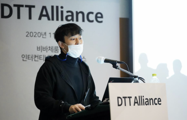 김종환 블로코 상임고문이 DTT 얼라이언스 회원사를 소개하고 있다./ 블로코