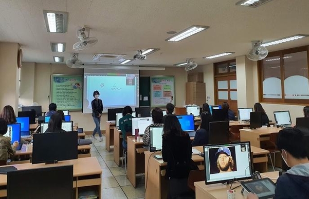 한국와콤은 자사 ‘와콤 원’ 구매 학교를 대상으로 온라인 수업에 필요한 맞춤형 트레이닝과 컨설팅을 제공한다. / 한국와콤