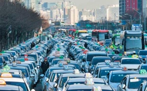 여객자동차운수사업법 개정안 시행을 앞두고 택시와 플랫폼운수사업자 간 갈등이 격화되고 있다. / IT조선 DB