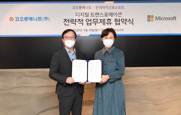이진용 코오롱베니트 대표와 이지은 한국마이크로소프트 대표(왼쪽부터) / 코오롱베니트