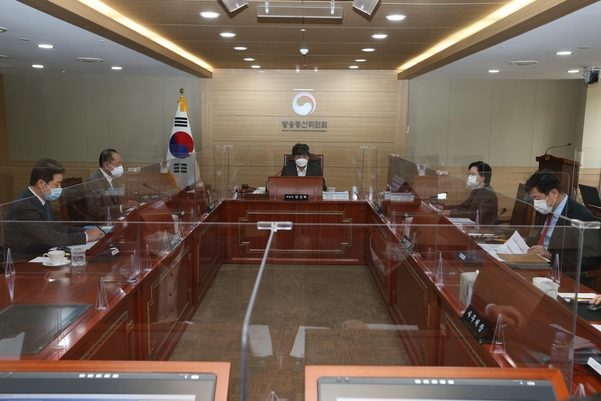 방송통신위원회 전체회의 모습 / 방통위