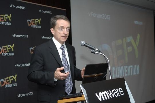 2013년 한국을 방문한 팻 겔싱어 VM웨어 CEO / VM웨어