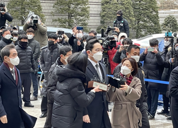1월 18일 이재용 삼성전자 부회장이 서울고등법원에 도착해 입장하는 모습 / IT조선