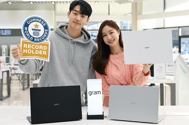 국산 브랜드 노트북은 외산 제품 대비 전국 어디서든 양질의 AS를 쉽고 빠르게 받을 수 있다. LG전자의 2021년형 그램 시리즈 / LG전자