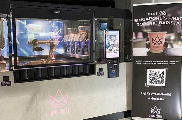 LG전자 투명 올레드 사이니지가 싱가포르 무인 커피숍에 설치된 모습 / LG전자