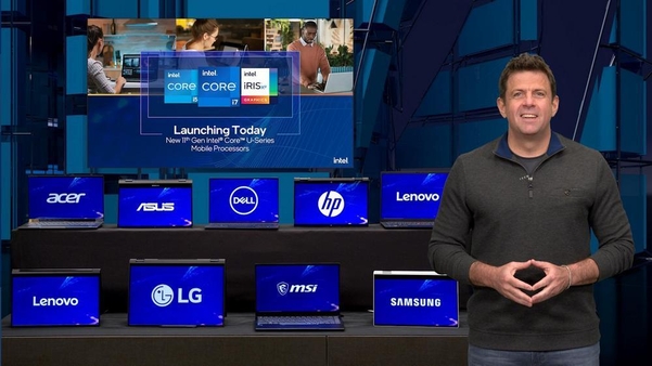 스티브 롱(Steve Long) 인텔 영업, 마케팅 및 커뮤니케이션 그룹 부사장이 컴퓨텍스 2021 기조 행사에서 11세대 인텔 코어 프로세의 주요 기능과 탑재 노트북을 소개하는 모습 / 인텔