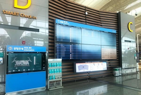 인천공항 제2여객터미널 운항정보표출시스템(FIDS)과 디지털사이니지 / 아시아나IDT