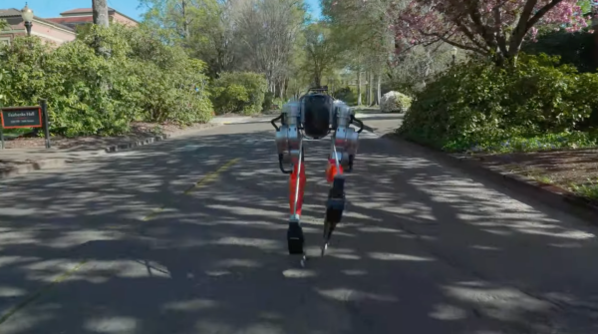 이족보행 로봇이 달리고 있다. / 오리건 주립대 유튜브 갈무리