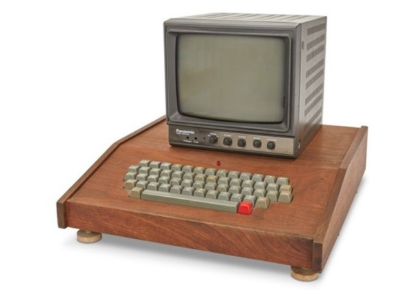 경매에 선보일 코아 나무 케이스의 애플-1 컴퓨터 / 애플인사이더