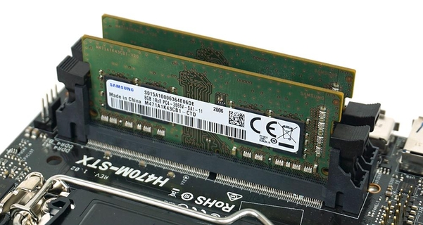 노트북용 DDR4 메모리 2개를 최대 64GB까지 구성할 수 있다. / 최용석 기자