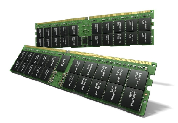 PC용 메모리 점유율 1위인 삼성의 DDR5 메모리는 아직 시장에 공급되지 않고 있다. 삼성전자의 512GB용량 DDR5 메모리 모듈 사진. / 삼성전자