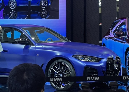 BMW가 2021 서울모빌리티쇼에서 공개한 BMW i4 M50 모델 / 이민우 기자