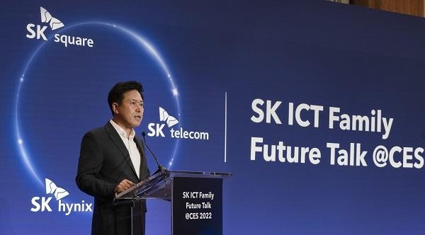 6일(현지시각) 박정호 SK스퀘어·SK하이닉스 부회장이 CES 2022가 열린 미국 라스베이거스에서 기자간담회를 갖고 ‘SK ICT 연합’ 비전을 발표하고 있다. / SK