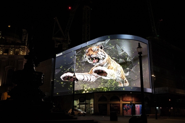 영국 런던 피카딜리 광장에 있는 갤럭시 언팩 2022 옥외 광고 / 삼성전자