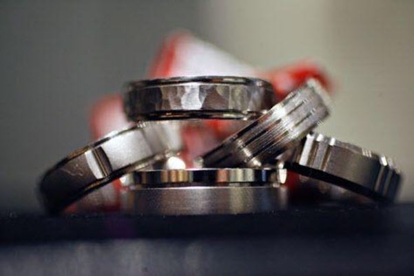 팔라듐 금속으로 제조된 반지 / 조선비즈DB
