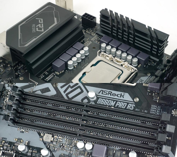 대다수 논K 12세대 프로세서를 지원하는 8페이즈 전원부 구성(사진 위)에 총 4개의 DDR4 메모리 슬롯(사진 아래)를 갖췄다. / 최용석 기자