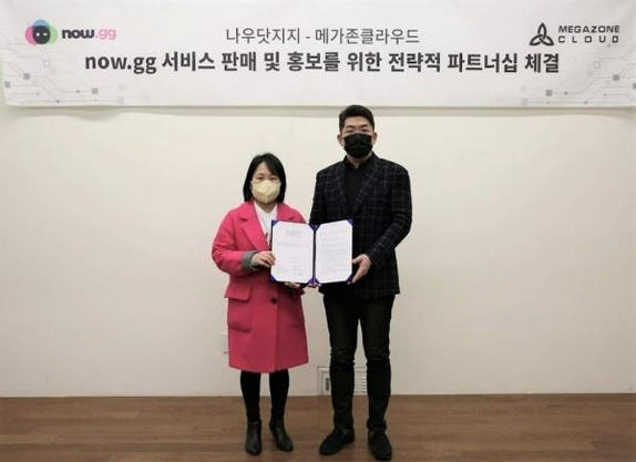 조현선 나우닷지지 한국지사 대표(왼쪽)와 황인철 메가존클라우드 대표/ 메가존클라우드