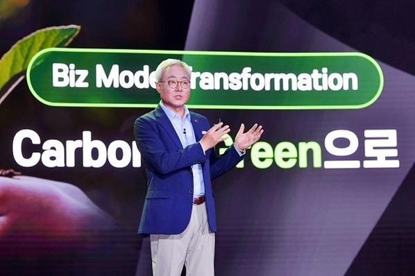 지난해 7월 1일 ‘SK이노베이션 파이낸셜 스토리 데이(Financial Story Day)’에서 김준 부회장이 ‘카본에서 그린으로(Carbon to Green)’ 전략에 대해 설명하고 있다. / SK이노베이션