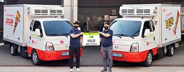 롯데푸드가 2025년까지 배송차량을 친환경 전기차로 바꾼다. / 롯데푸드