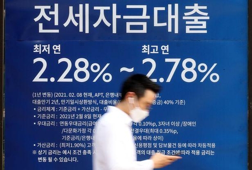 서울시내 은행의 전세대출 광고 / 조선일보DB