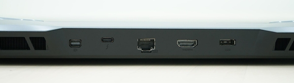 (위쪽부터) 좌측에는 USB-A 타입(3.2) 1개, USB-C 타입(3.2) 1개, 오디오 단자가, 우측에는 USB-A 타입(3.2) 2개와 SD카드 리더기가, 후면에는 전원 입력 단자, HDMI, 유선 랜, 썬더볼트4(USB-C), 미니 디스플레이 포트가 배치됐다. / IT조선 DB
